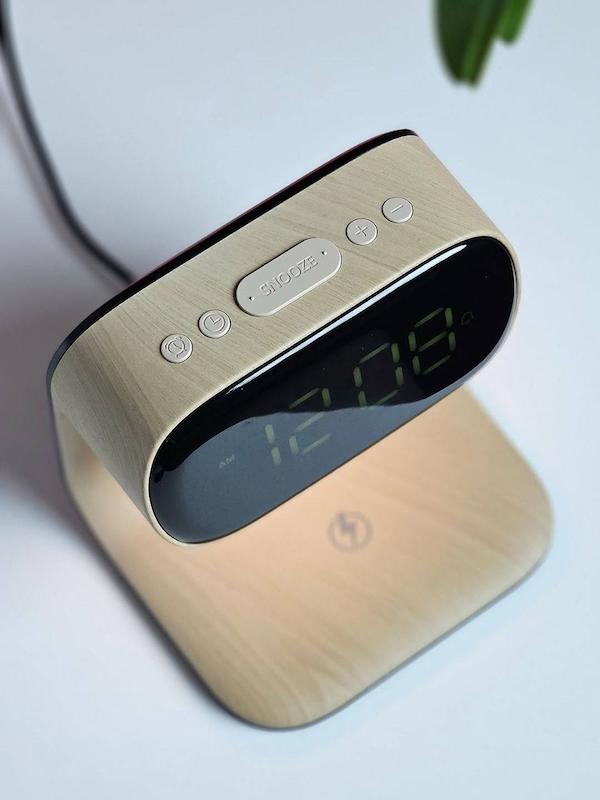 شارژر وایرلس و ساعت رومیزی گرین لاین