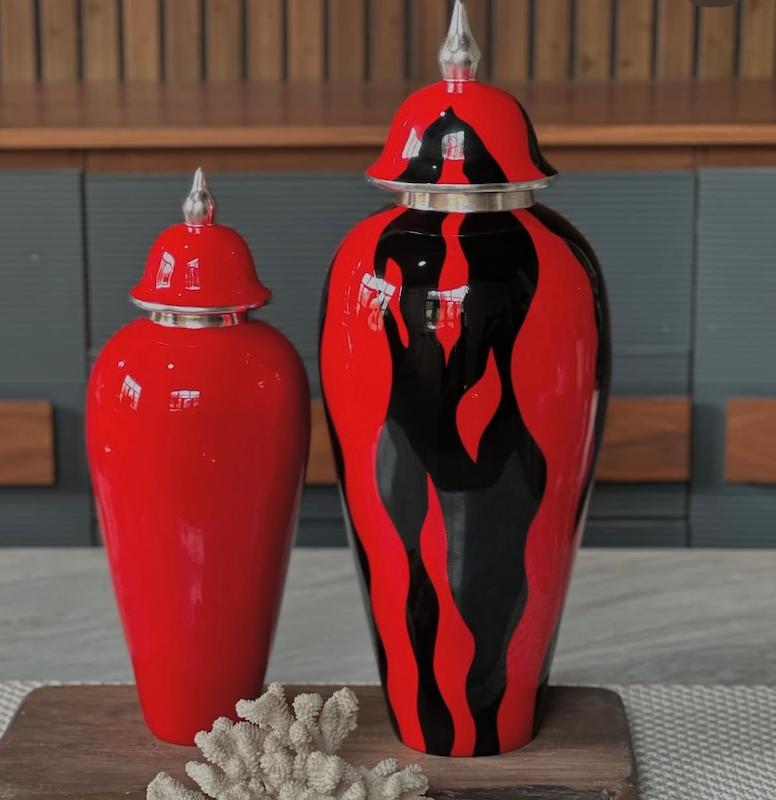 جار قرمز و مشکی