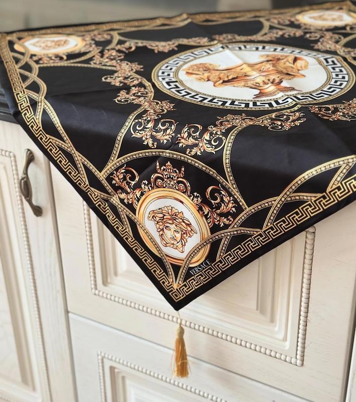 رومیزی مشکی ورساچه