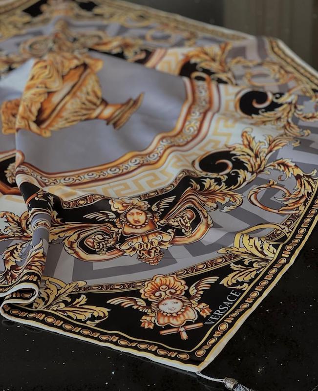 رومیزی ورساچه