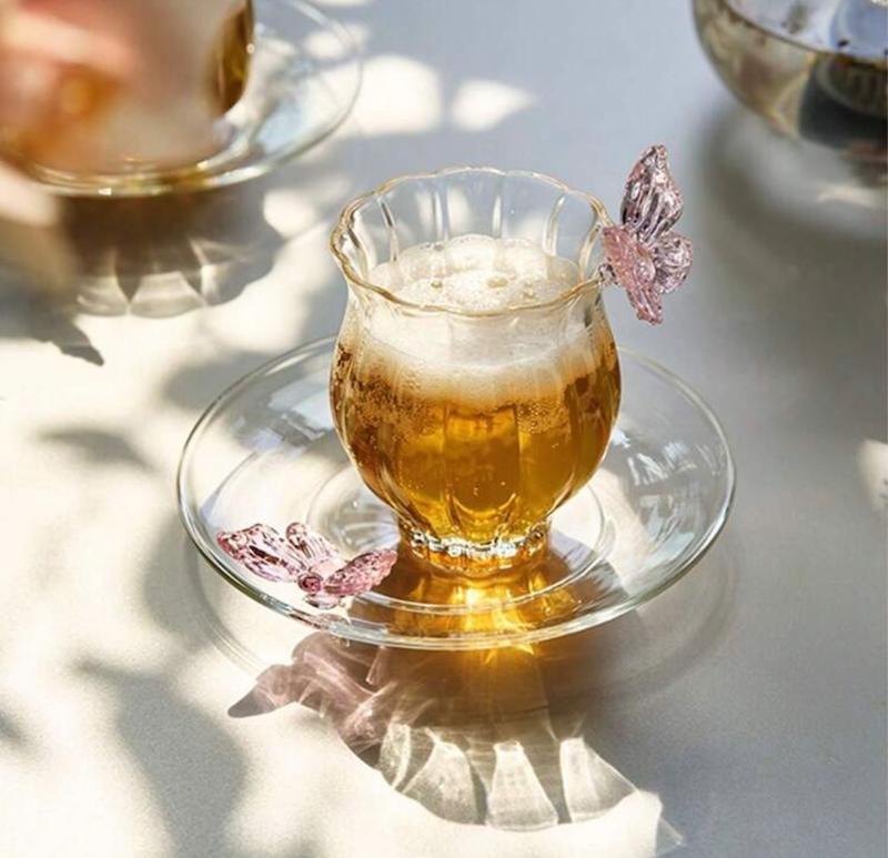 فنجون و نعلبکی پروانه