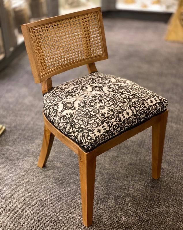 مبل دولچه سفید مشکی