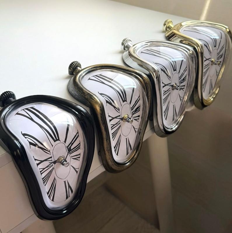 ساعت رومیزی سالوادوردالی