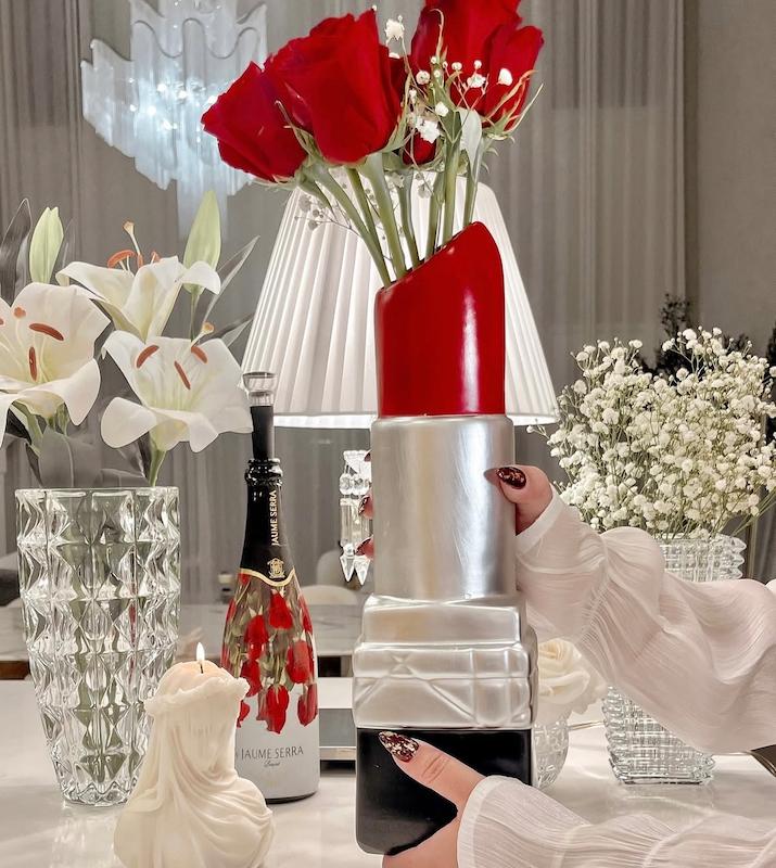 گلدان طرح رژ لب