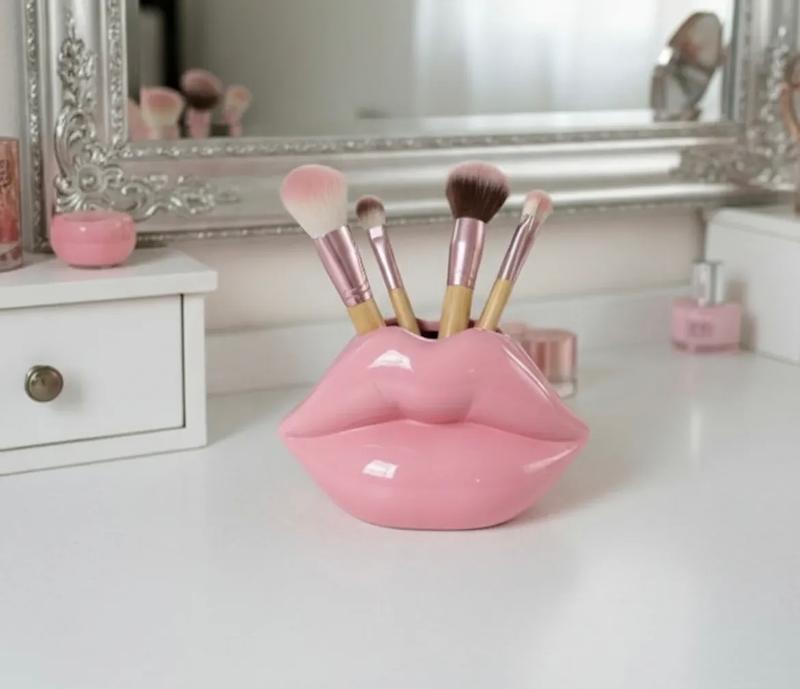 جالوازم آرایش لب بسته