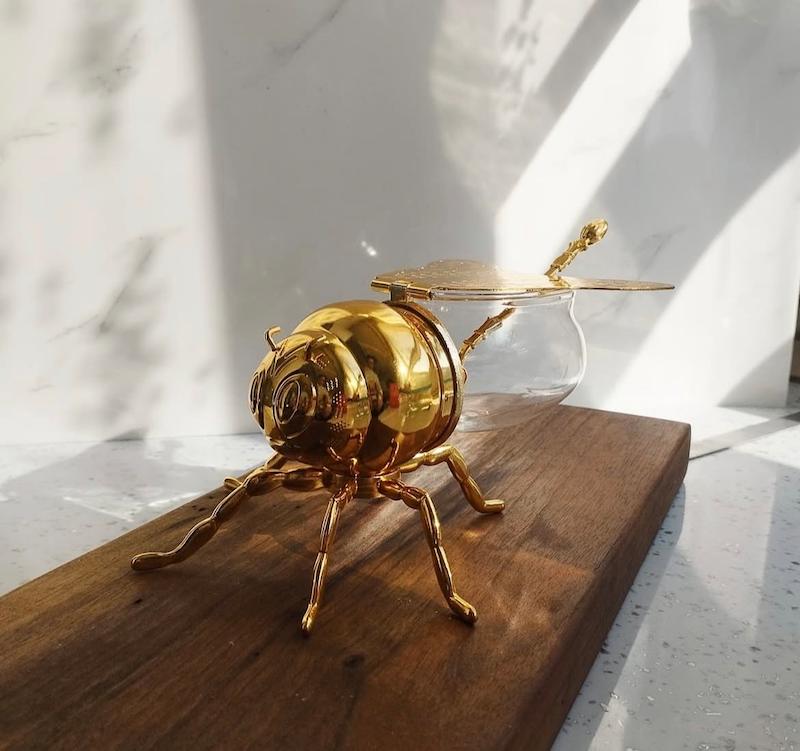 عسل خوری زنبور طلایی