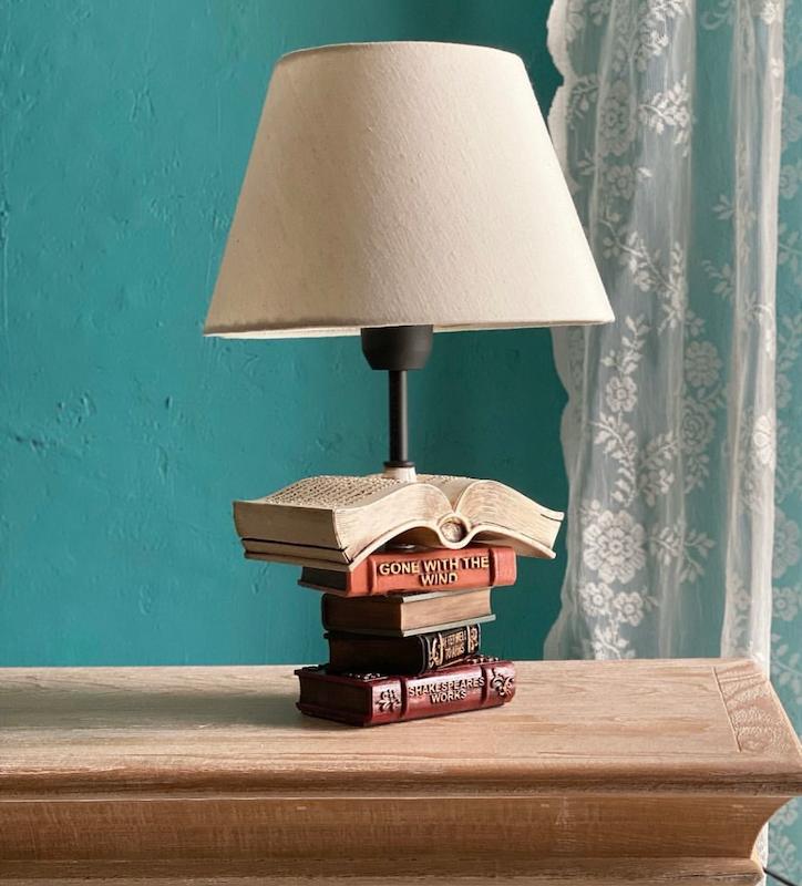 آباژور کتاب باز