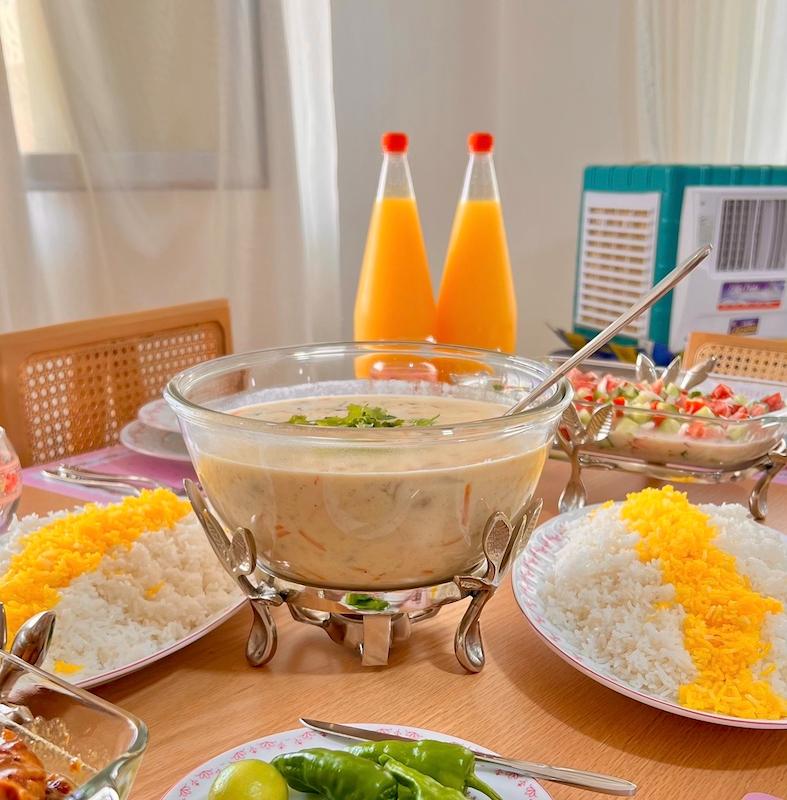 سوپ خوری(سالاد خوری) برگی