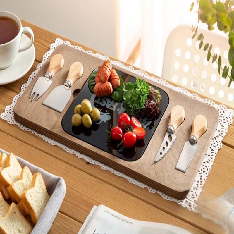 تخته سرو صبحانه به همراه کارد