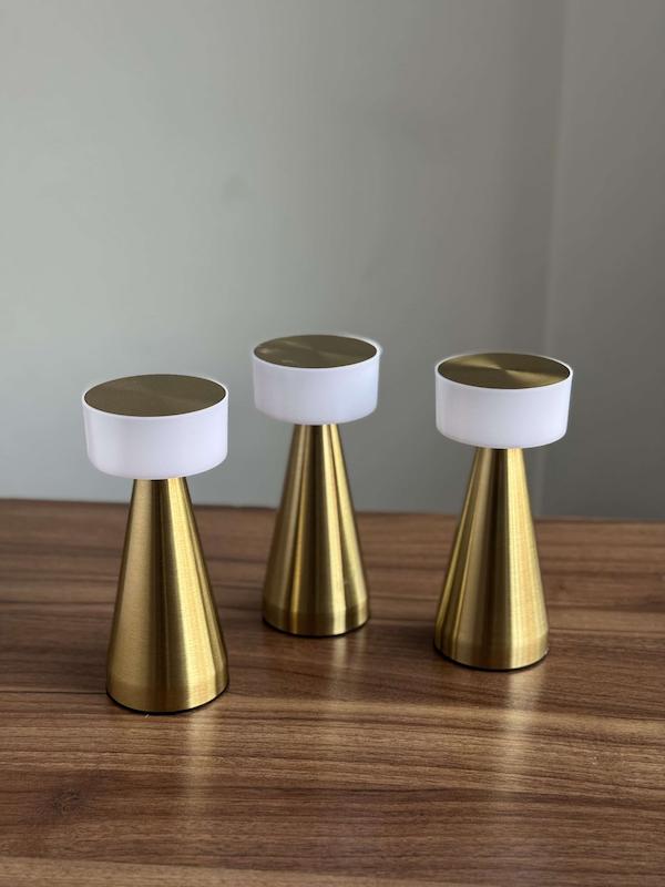 آباژور طلایی رومیزی