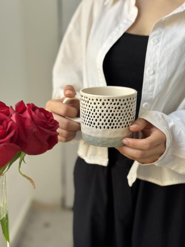 ماگ‌ سرامیکی خالدار مینیمال