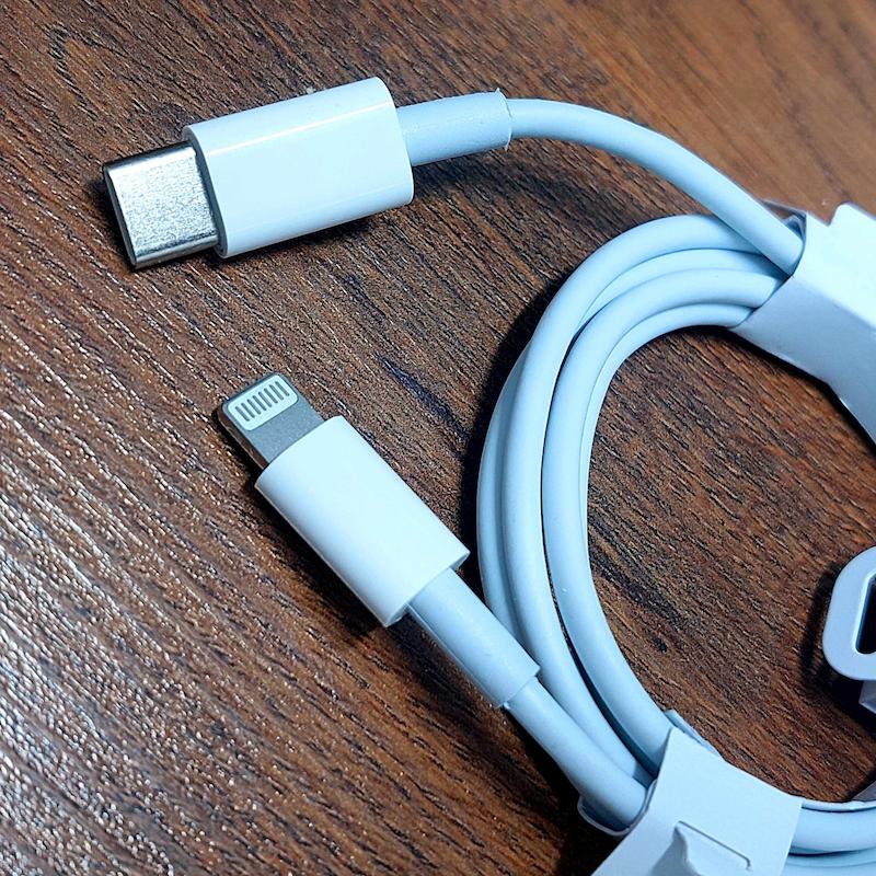 تبدیل اصلی USB-C به لایتنینگ (آیفونی) | پک اصلی سرکارتنی مناسب آیفون ۱۳ و ۱۴