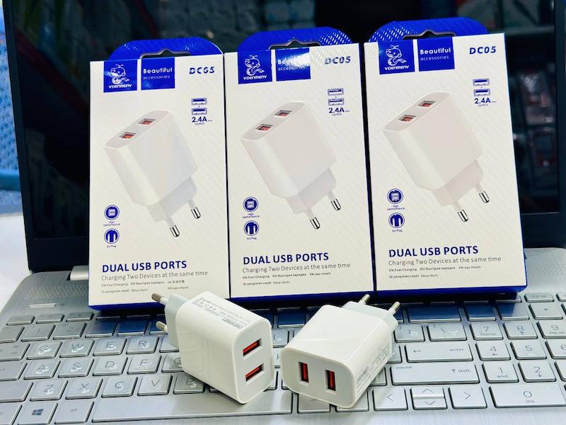 شارژر دیواری دو پورت فست شارژ مدل DC05 | آداپتور سبک، باکیفیت و مناسب استفاده روزمره