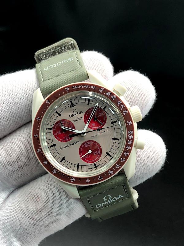 امگا سواچ طرح پلوتو