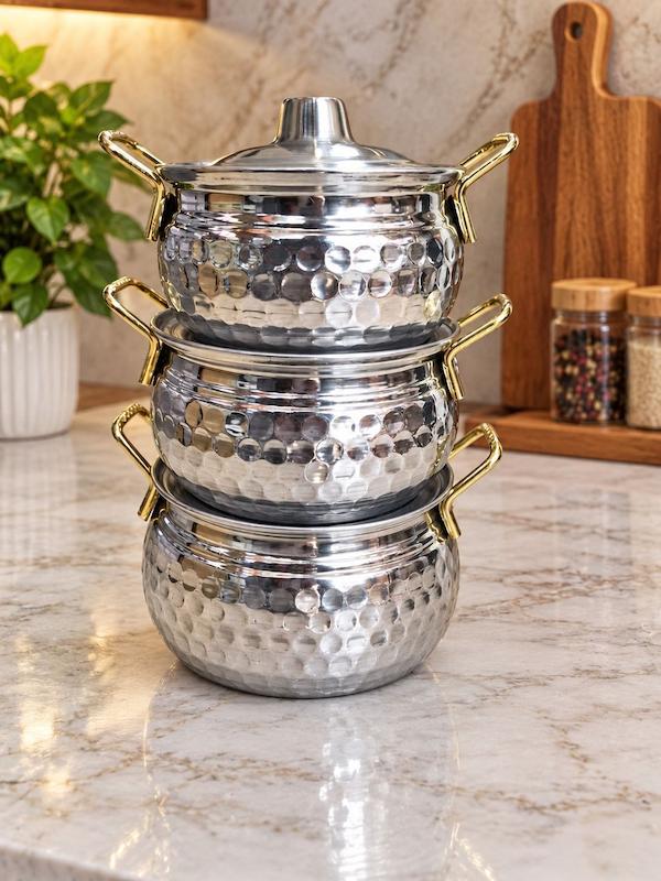 دیگه  ۳  عددی    ✅️ ۳  سایز بزرگ  ابعاد دهنه  ۱۵  ۱۶  و ۱۷  عمق  ۱۰  و  ۹ نیم  و ۹ 