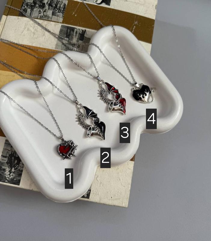 گردنبند پینترستی طرح قلب ترسناک