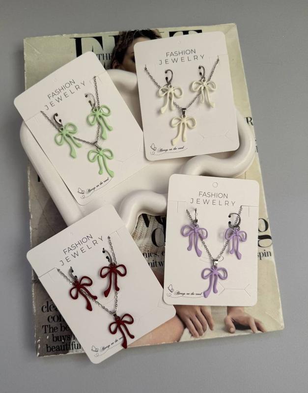 نیم ست زنانه گردنبند و گوشواره پاپیونی ترند