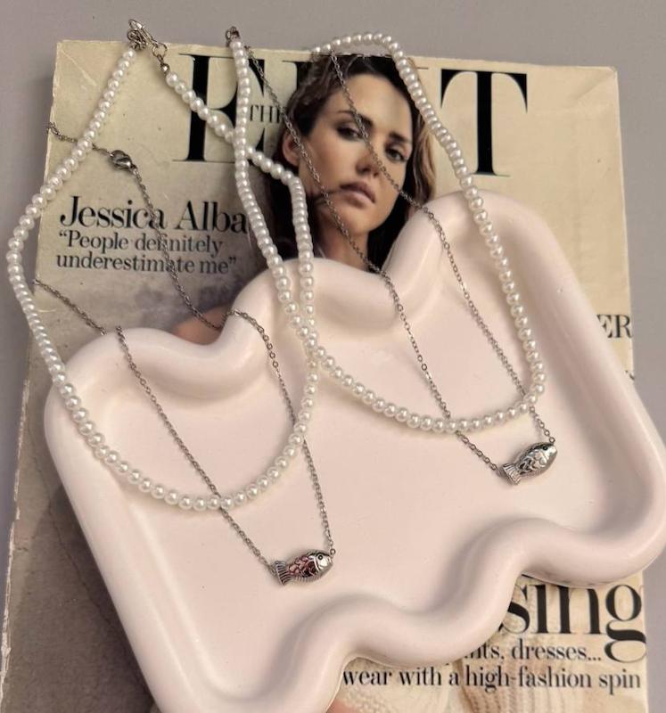 گردنبند دولاین طرح مروارید و ماهی