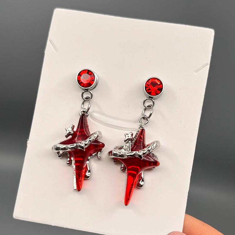 گوشواره پینترستی طرح ستاره قرمز