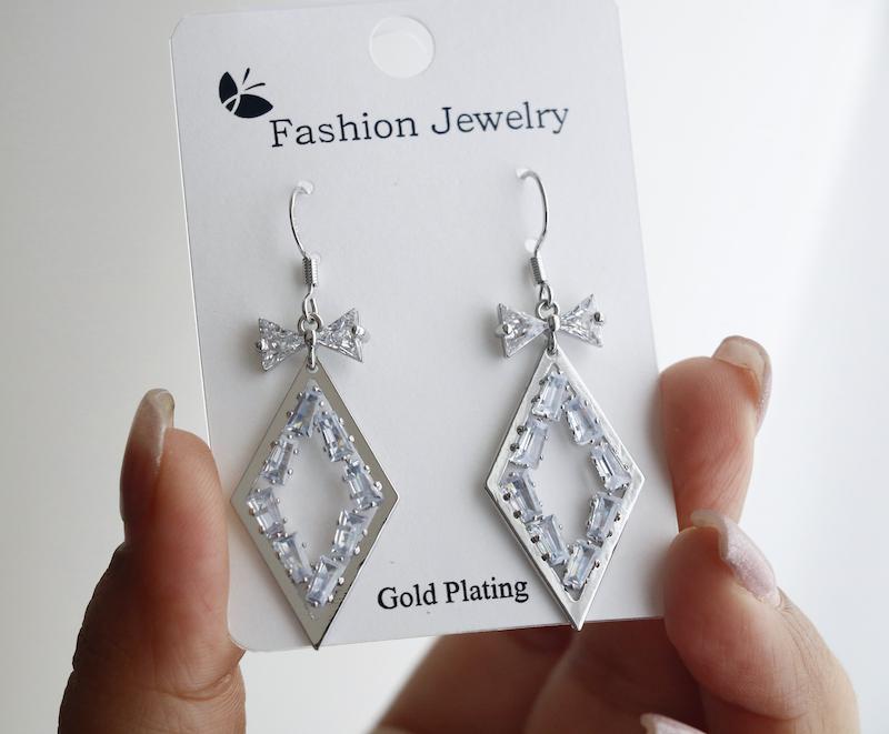 گوشواره زنانه مجلسی طرح لوزی نگین دار لوکس