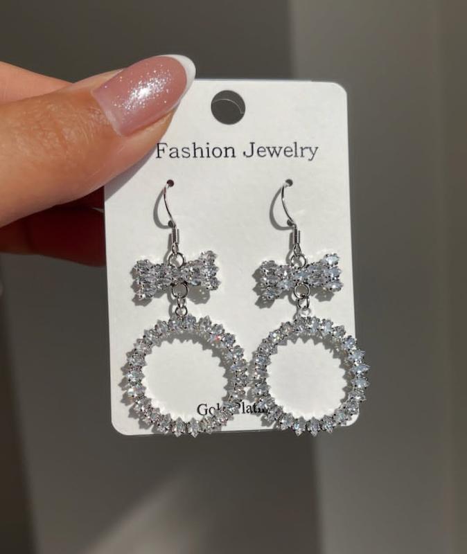 گوشواره زنانه مجلسی طرح پروانه نگین دار لوکس