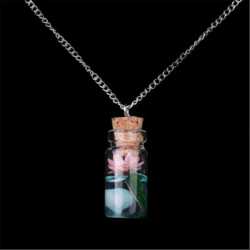 گردنبند شب تاب طرح بطری گل نیلوفر آبی