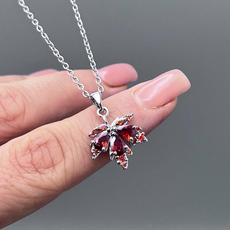 گردنبند زنانه طرح برگ پاییزی لاکچری