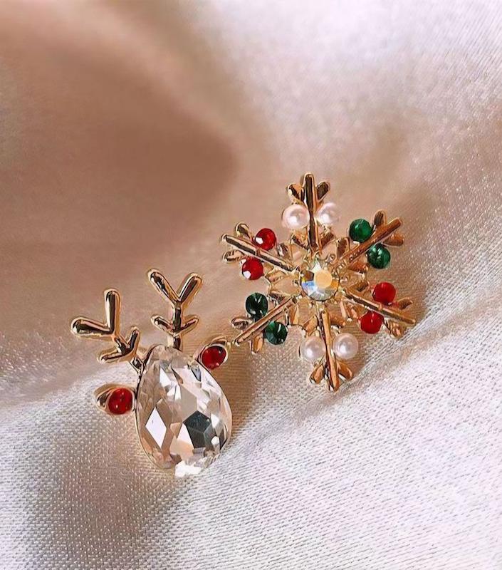 گوشواره زنانه طرح کریسمس برف و گوزن