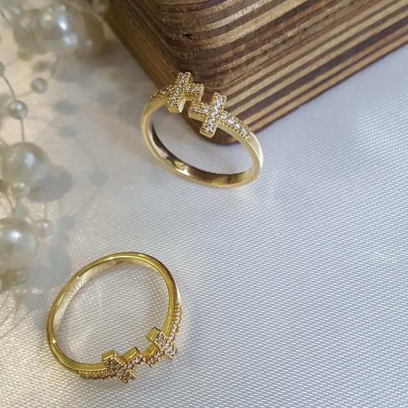 انگشتر زنانه طرح دوصلیب نگین دار مینیمال