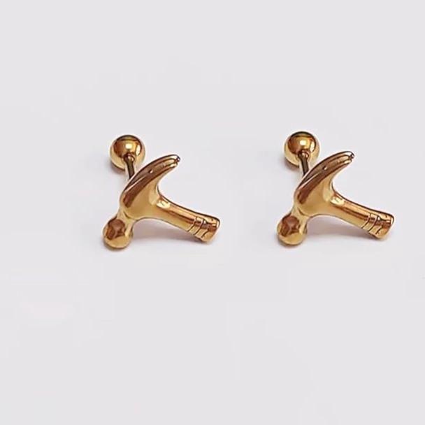 پیرسینگ طرح گوش چکش طلایی