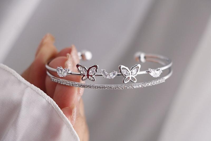 دستبند زنانه استیل طرح پروانه لاکچری دولاین مجلسی