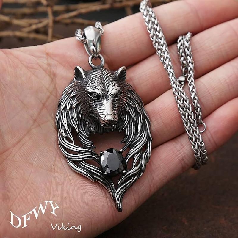 گردنبند مردانه گرگ جادویی و نگین