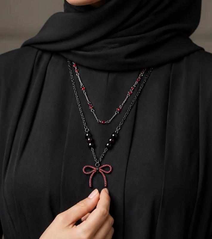 گردنبند زنانه دولاین بلک و پاپیون سرخ رویایی