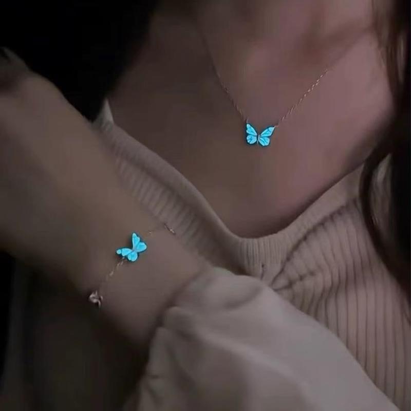 ست زنانه گردنبند و دستبند پروانه شب تاب