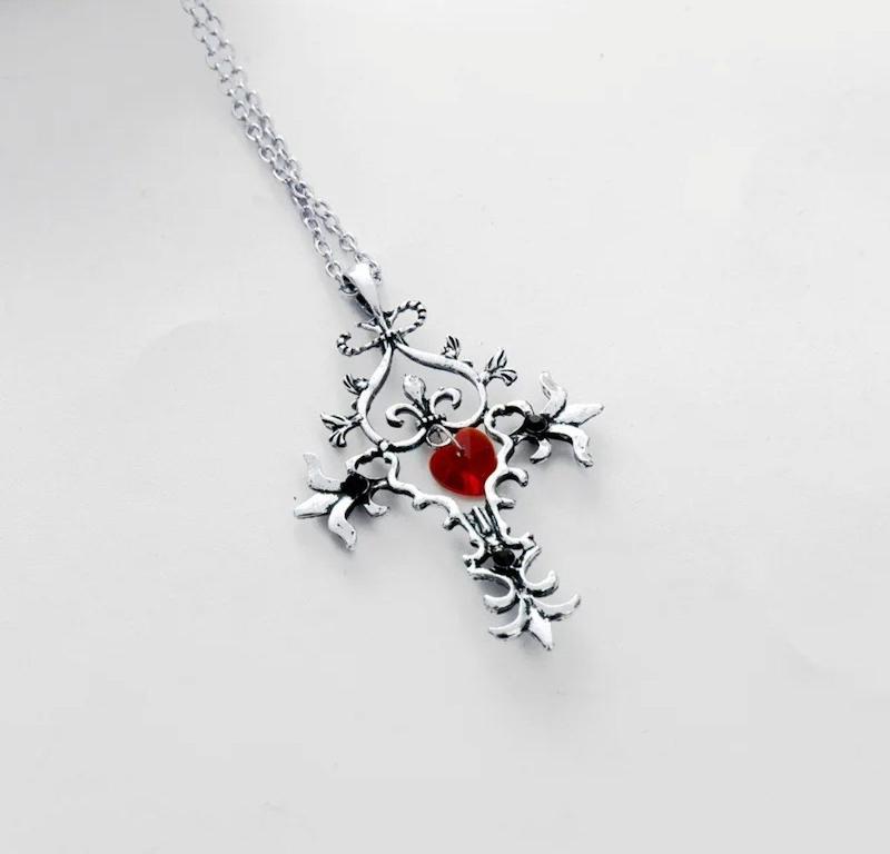 گردنبند خاطرات خون آشام