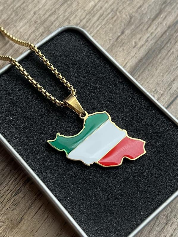 گردنبند طرح ایران سه رنگ نقره ای