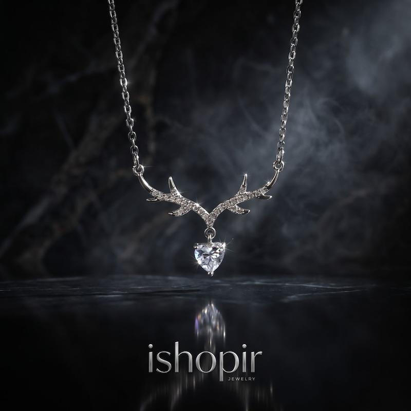 گردنبند زنانه اشرافی طرح شاخ گوزن و آویز الماس قلبی