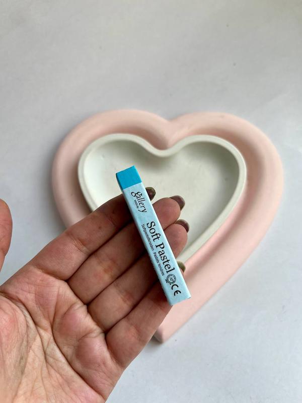 پاستل گچی ابی کم رنگ