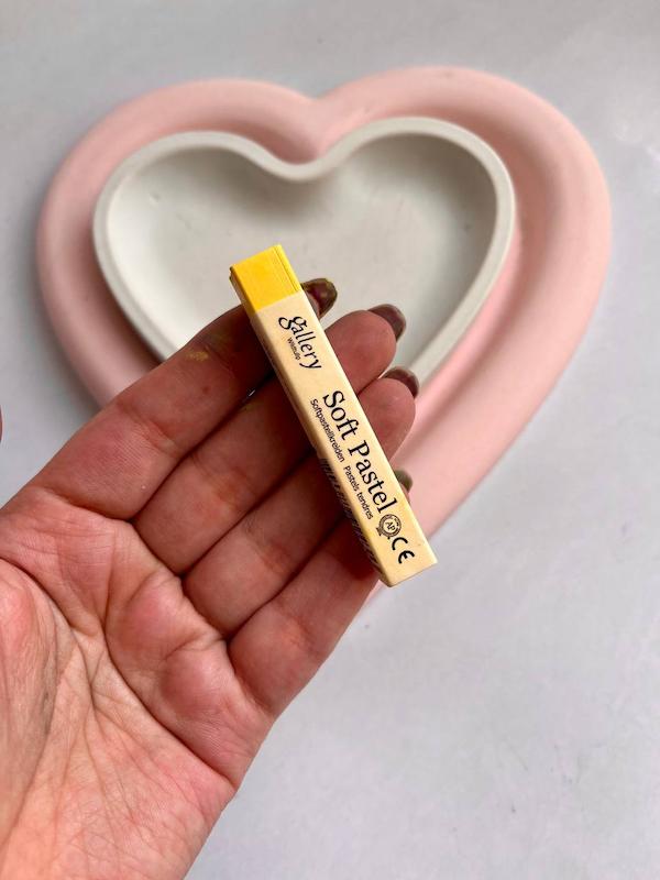 پاستل گچی زرد