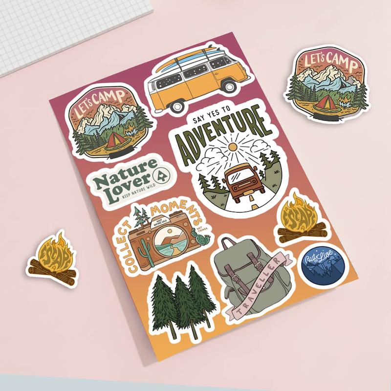 استیکر طبیعت گردی طرح 1 