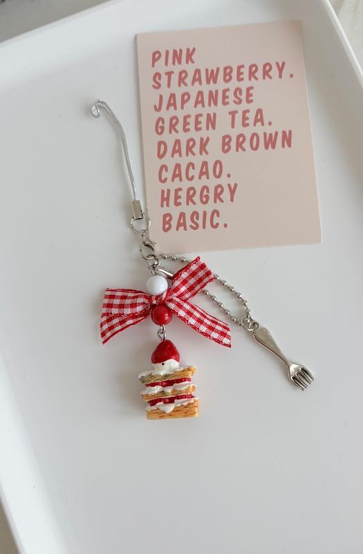 آویز کیکی🍰🍓