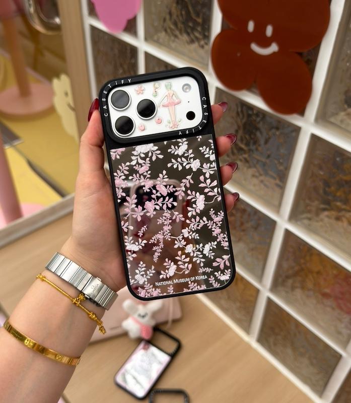 Castify آینه ای گلبرگ صورتی🌸