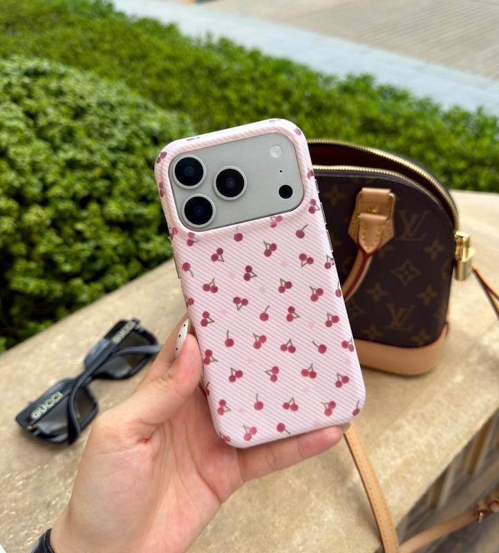  صورتی با گیلاس قرمز🍒🌸