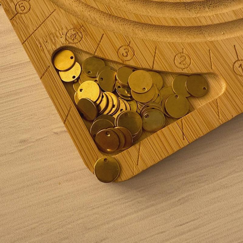 آویز سکه ای 