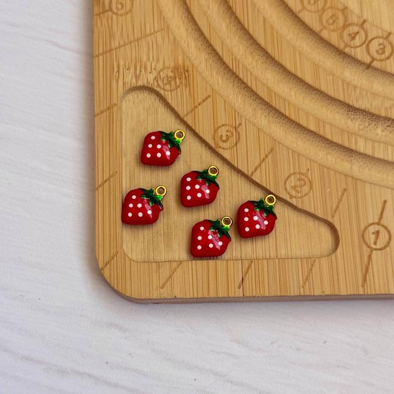 پلاک توت فرنگی