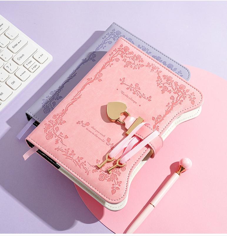 دفتر چرمی چاپ دار و قفل دار V236