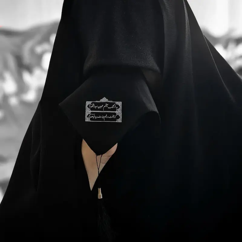 دستمال اشک به اشک چشم محبان سید الشهدا