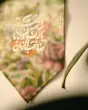 گیفت کتیبه آیفونی اللهم بارک لمولانا یا صاحب الزمان روی دیوار از نمای سه‌رخ