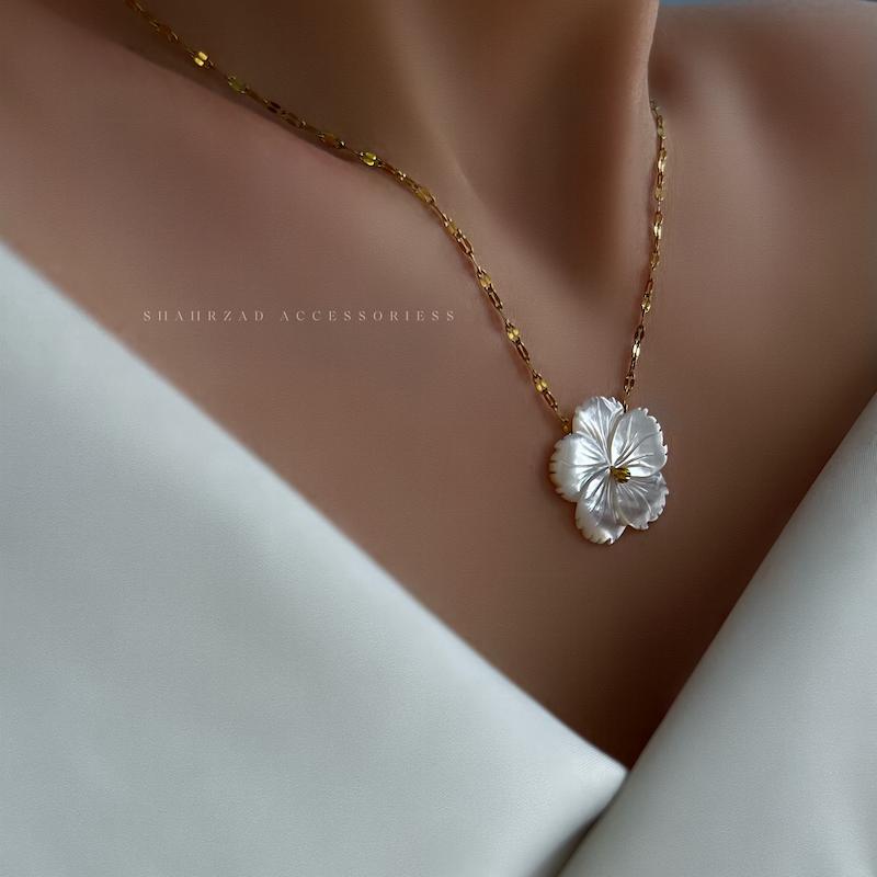 گردنبند وارداتی طرح صدف طبیعی