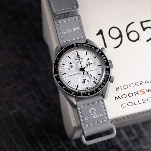 ساعت مچی مردانه و زنانه سواچ(SWATCH) مدل MOONSWATCH 1965 SO33M106 رنگ طوسی